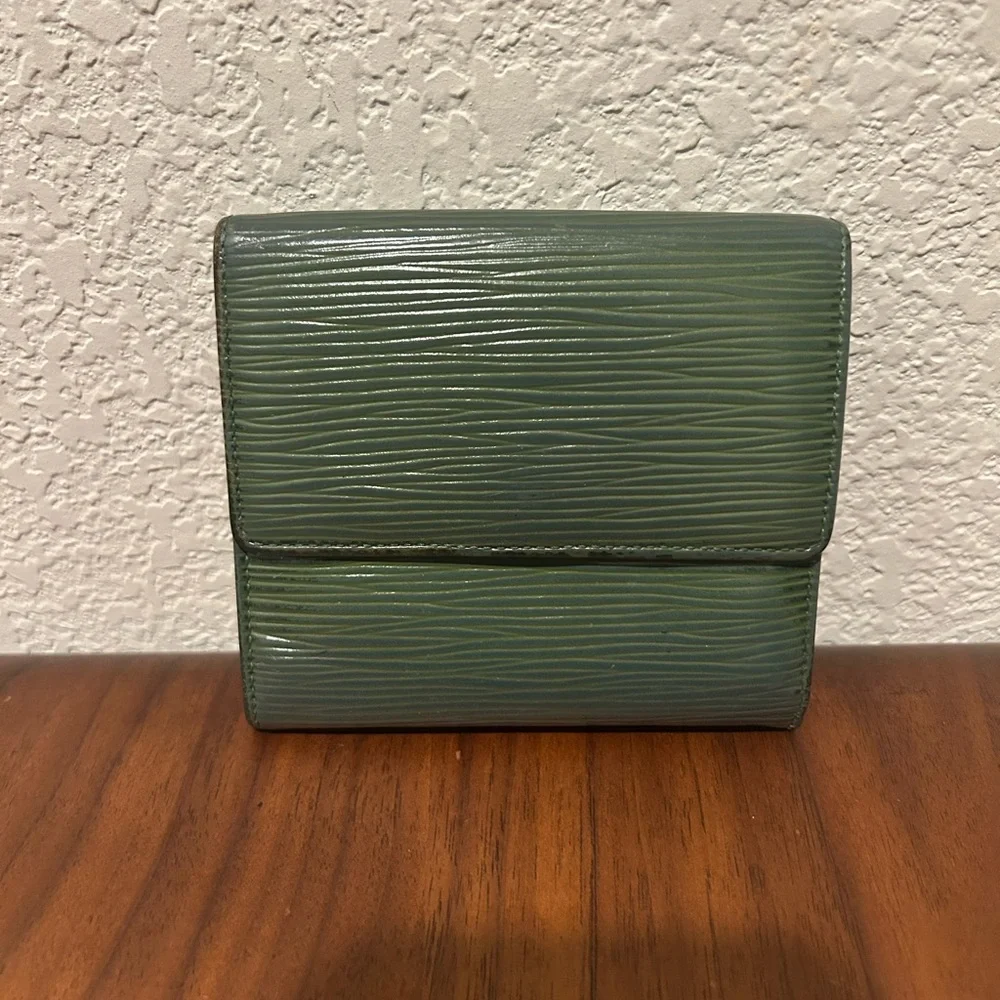 Louis Vuitton Epi Leather Compact Elise Wallet in Green